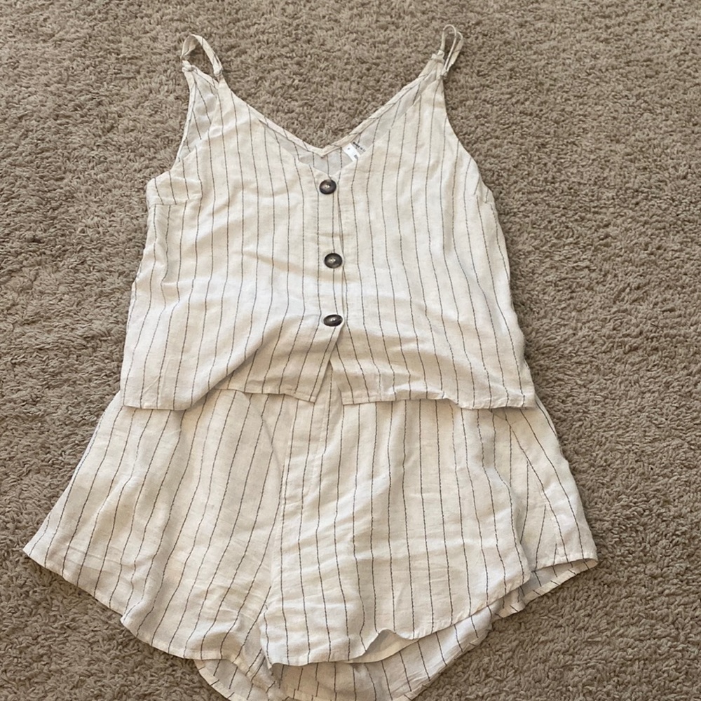 Adorable linen set!